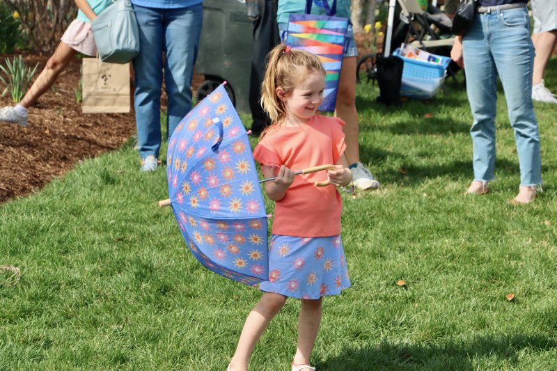 Fiona Cassidy shows off her outfit with a matching parasol in the kids’ fashion show.