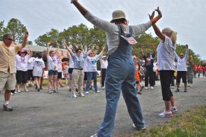 Cheryl McQueen of Millsboro, left, a kidney transplant recipient, and Donna Parsons of Chester, Md., help walkers stretch. BY RON MACARTHUR