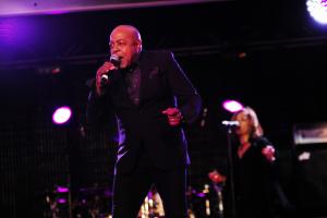 Grammy Award winning artist Peabo Bryson sings a hit during the Final Grand Jam at Convention Center. BY DAN COOK