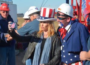 Science Channel’s Kari Byron switches hats with American Chunker II team member Rick Hansen as she snaps a selfie. RON MACARTHUR PHOTO