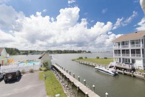 Sunset Harbour amenities include private boat slips, a waterfront pool and a clubhouse.