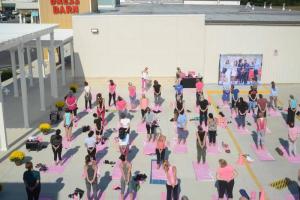 Since 1993, Tanger Outlets has proudly been involved in the fight against Breast Cancer.  We’ve spent the last 25 years partnering locally and nationally, to come together and make a difference in the lives of those affected by this disease. In 2017, Tanger Outlet’s Pink campaign donated over $420,000 to local charities in Tanger markets across the country;  $37,650 of that was donated to the Delaware Breast Cancer Coalition, the local beneficiary of Tanger Outlets in Rehoboth Beach. Tanger also donated $25