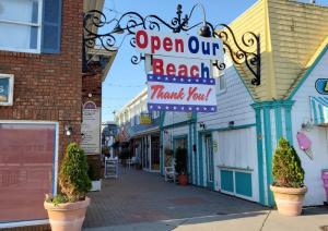 The Penny Lane folks called for a reopening and got it. Now they’re saying thank you.