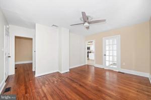 Original Hardwood Floors, 1st Floor