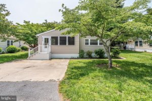 camelot leased land beach home