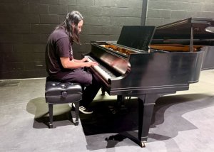 Roberto Narvaez Escobar takes a turn on the ivories.
