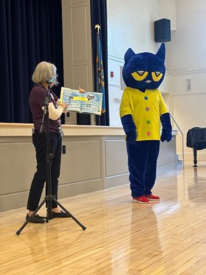 Pete’s pal Jan Benjamin reads the book “Pete the Cat and His Four Groovy Buttons” to the Milton Elementary students.