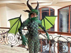 Mia Jaoude’s dragon costume includes a fully movable tail and eyes that light up.